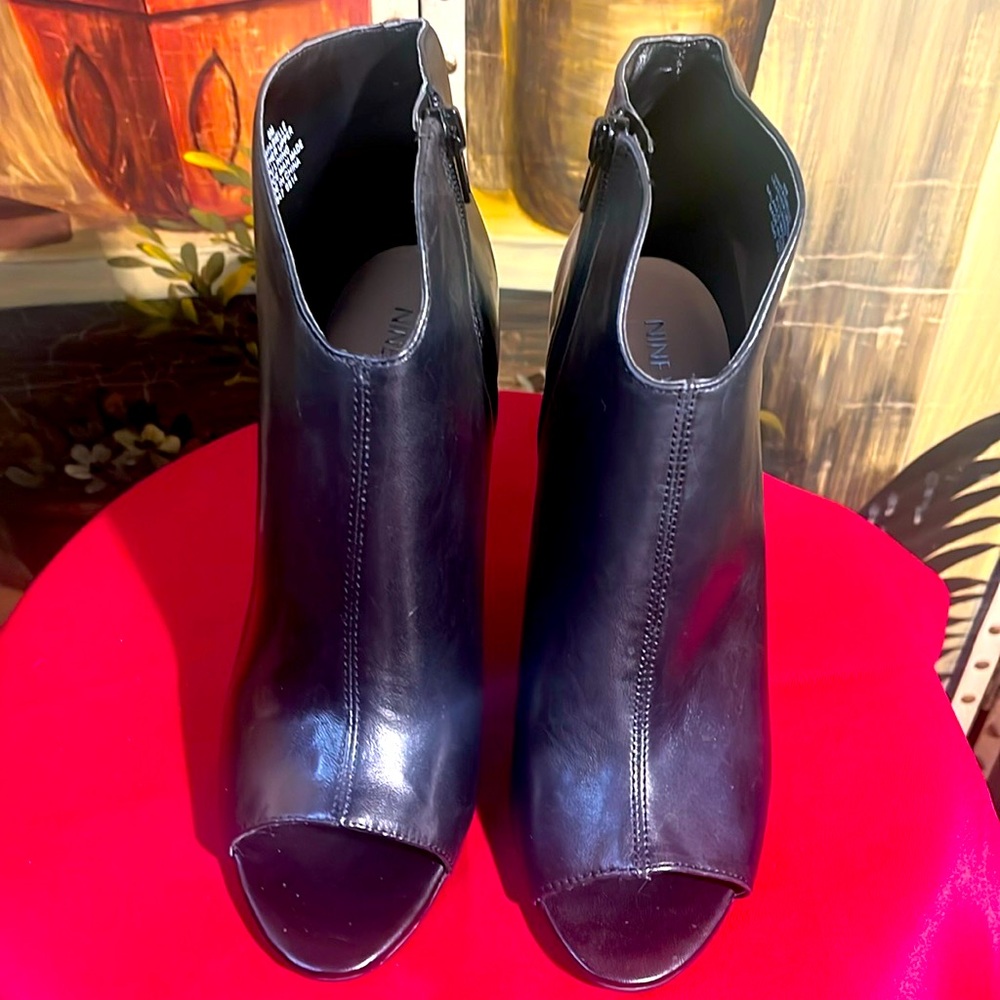Size 8 Nine West Black Leather Open Toe Booties